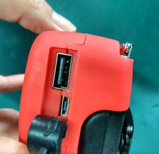Solar Hand Crank Emergency Radio & Flashlight